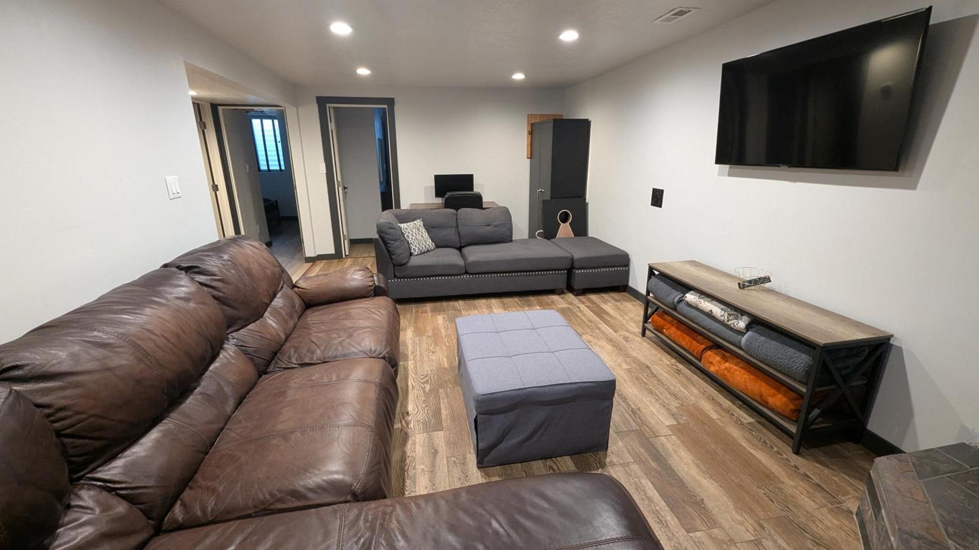 Canyon Coze - Ski, Board, Sled, Bike, Hike Apartment *